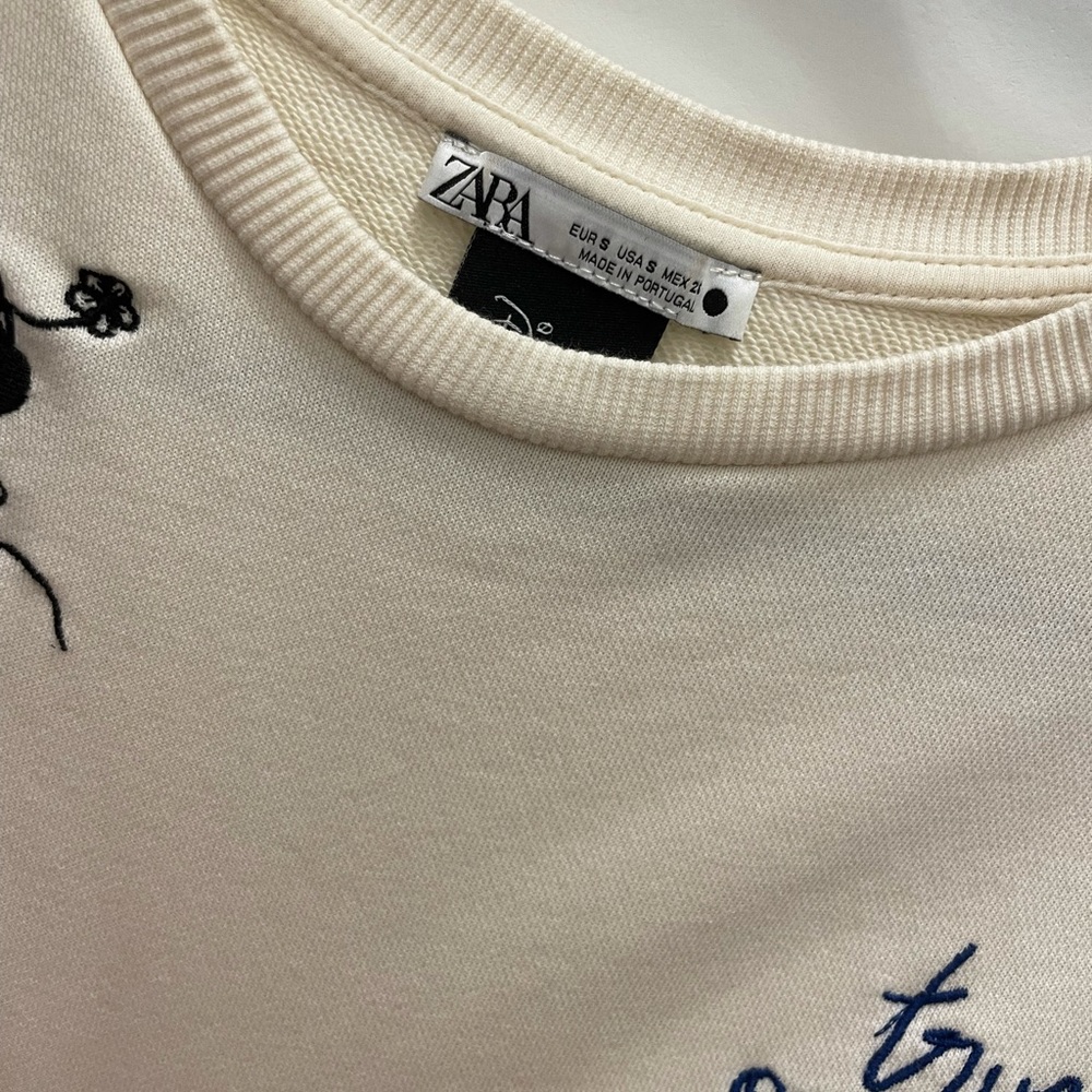 Disney sweater - Picture 2 of 2